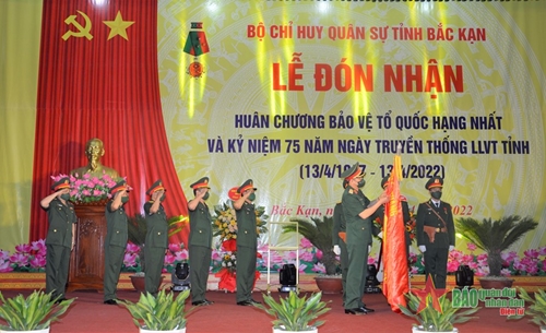 Lực lượng vũ trang tỉnh Bắc Kạn đón nhận Huân chương Bảo vệ Tổ quốc hạng Nhất